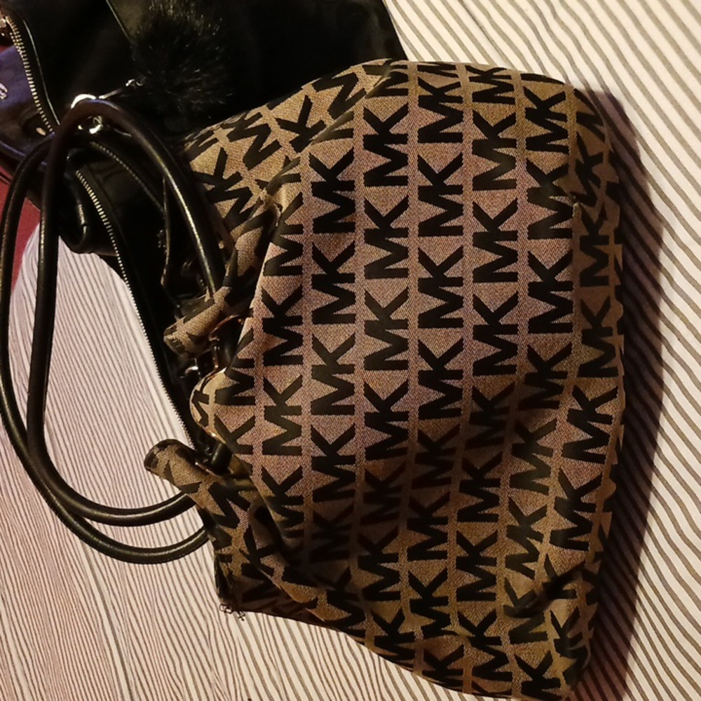 Purses - Picture 3 of 4
